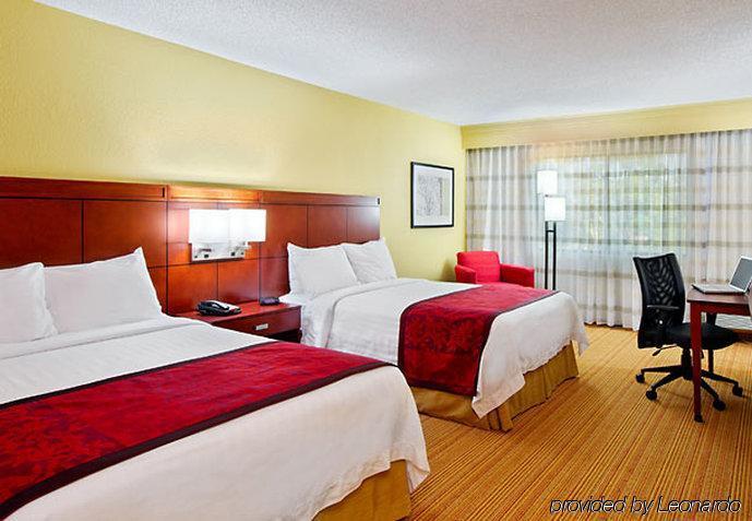 Courtyard Sarasota Bradenton Airport Otel Oda fotoğraf