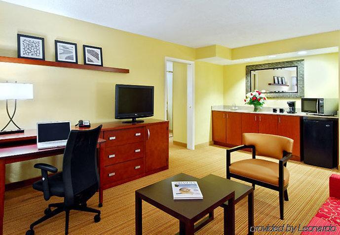 Courtyard Sarasota Bradenton Airport Otel Oda fotoğraf